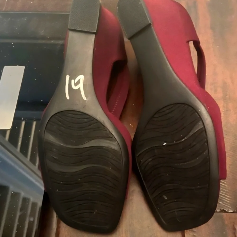 ⚠️IMPO⚠️ NWOT Women's 👠 Burgundy Slingback Heels Sz 6.5🌟 - Picture 3 of 3